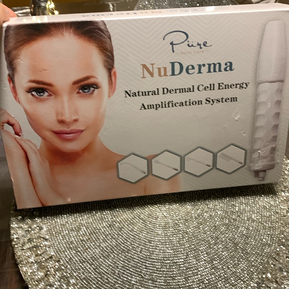 NUDERMA  Skin Therapy Wand